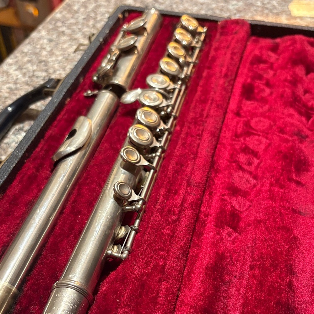 Vintage Bundy Silver Fute with Hardshell Case